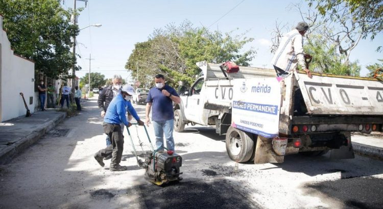 Baches, principal problema urbano en Mérida, según encuesta