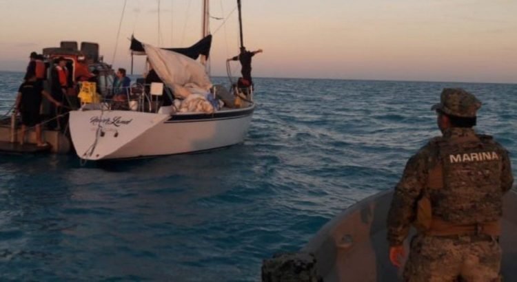 Extranjeros quedan varados en el mar de Progreso Extranjeros quedan varados en el mar de Progreso