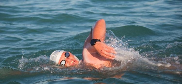 Nadador yucateco cruza a nado el estrecho de Gibraltar