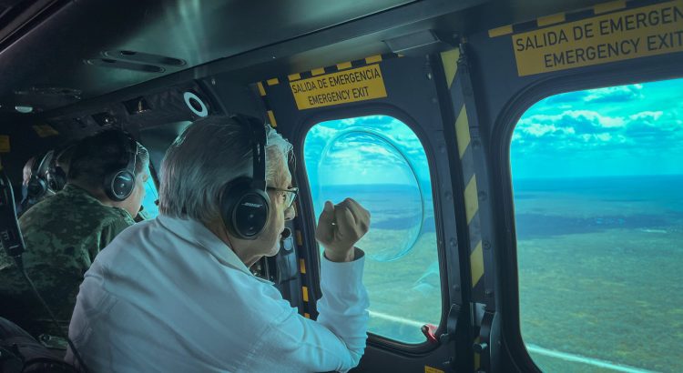 AMLO supervisa la construcción del Tren Maya