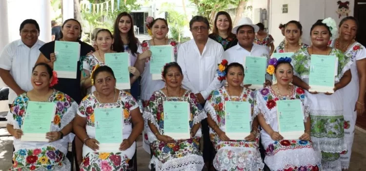 Entregan certificados a Intérpretes de Lengua Maya en Mérida