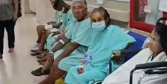 Denuncian falta de camas y médicos en IMSS de Yucatán; pacientes duermen en sillas