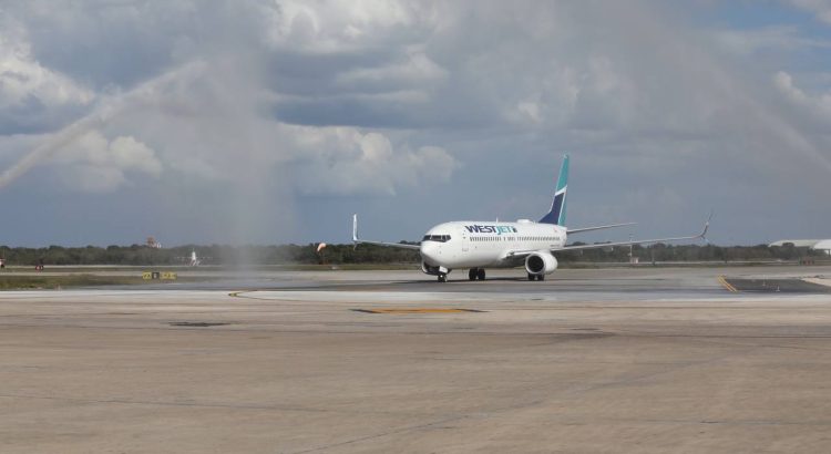 La aerolínea West Jet retomará su conexión temporal Toronto-Mérida