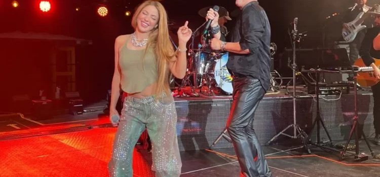 Shakira sorprende a Carlos Vives en pleno show