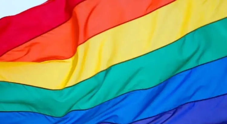 Busca Rusia prohibir el movimiento LGBT+