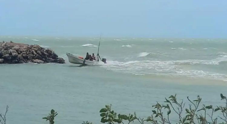 Hay cinco pescadores desaparecidos en Celestún debido a fuertes vientos