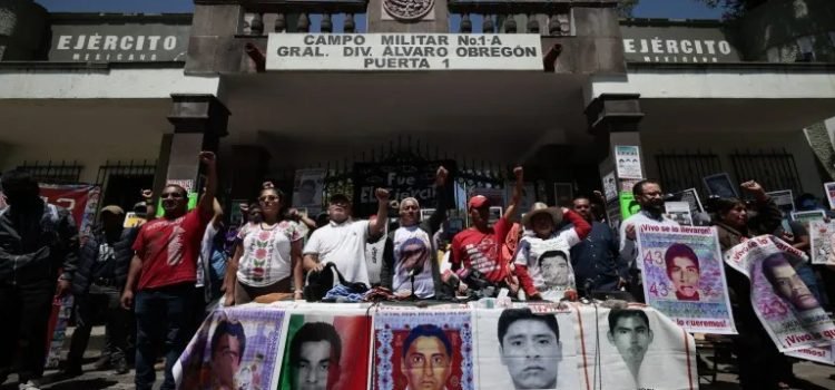 Dictan auto de formal prisión a 8 militares involucrados en el caso Ayotzinapa