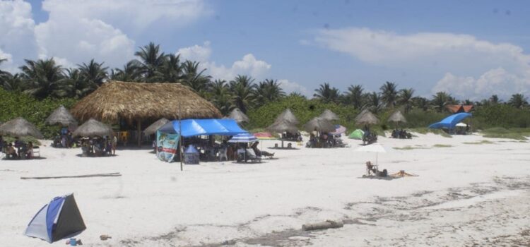 Habitantes de Yucatán dan ultimátum para eliminar palapas que obstruyen acceso a la playa