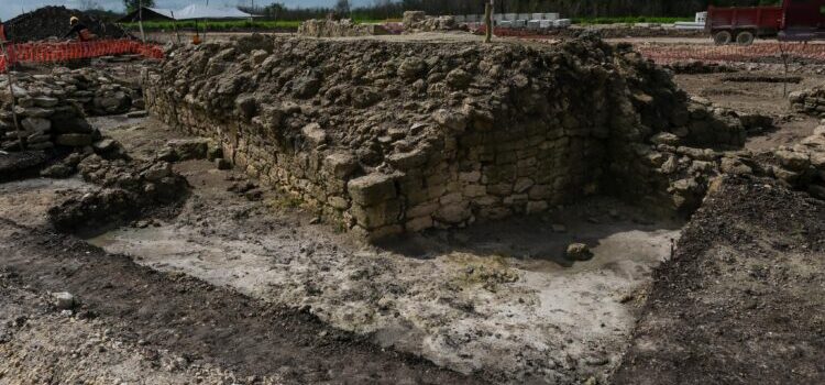 Encuentran restos de un conjunto habitacional maya en Quintana Roo