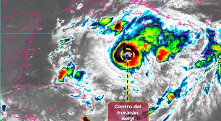 Huracán Beryl baja a Categoría 3, pero mantiene su trayectoria hacia la península de Yucatán