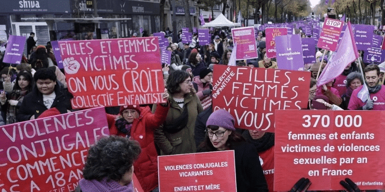 Miles marcharon en Francia contra la violencia hacia las mujeres Miles marcharon en Francia contra la violencia hacia las mujeres