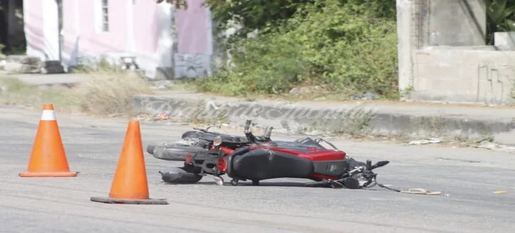 Motociclista fallece tras ser atropellado por autobús en Caucel, Mérida