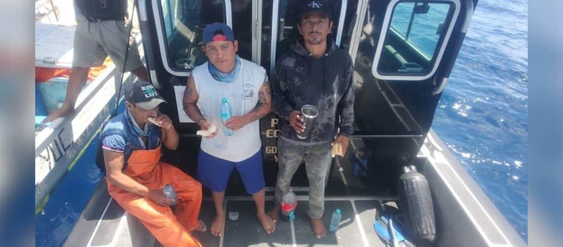Rescatan a 3 pescadores en Yucatán