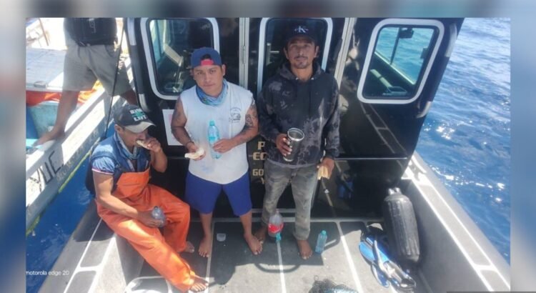 Rescatan a 3 pescadores en Yucatán