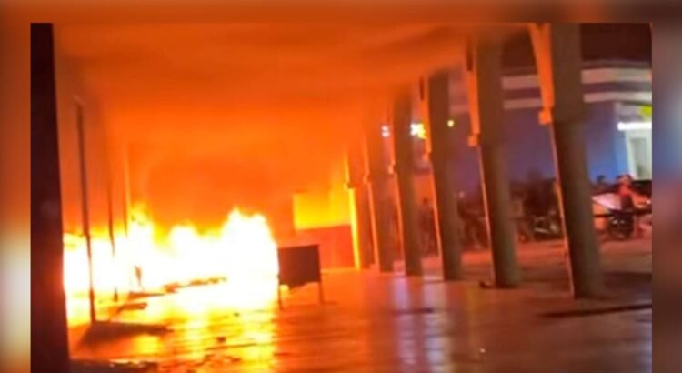 Protesta termina con incendio en Palacio Municipal de Tzucacab, Yucatán