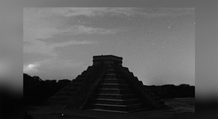 Chichén Itzá y Sisal, testigos del paso del cometa Lemmon Chichén Itzá y Sisal, testigos del paso del cometa Lemmon