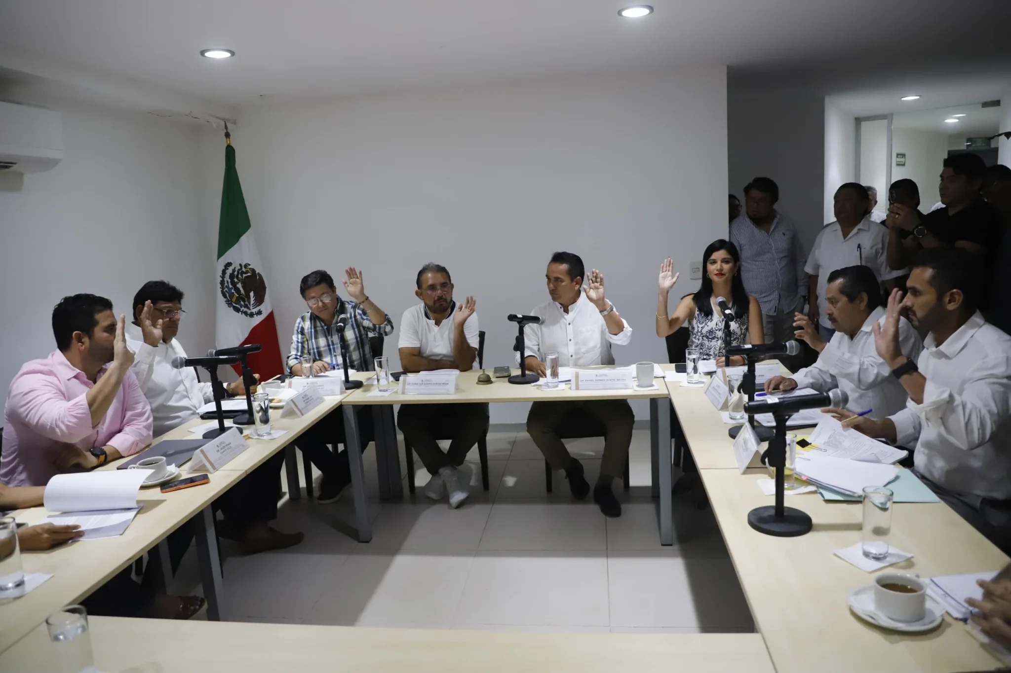 Funcionarios comparecen ante la Comisión Permanente para explicar el préstamo del Plan Bienestar Metropolitano