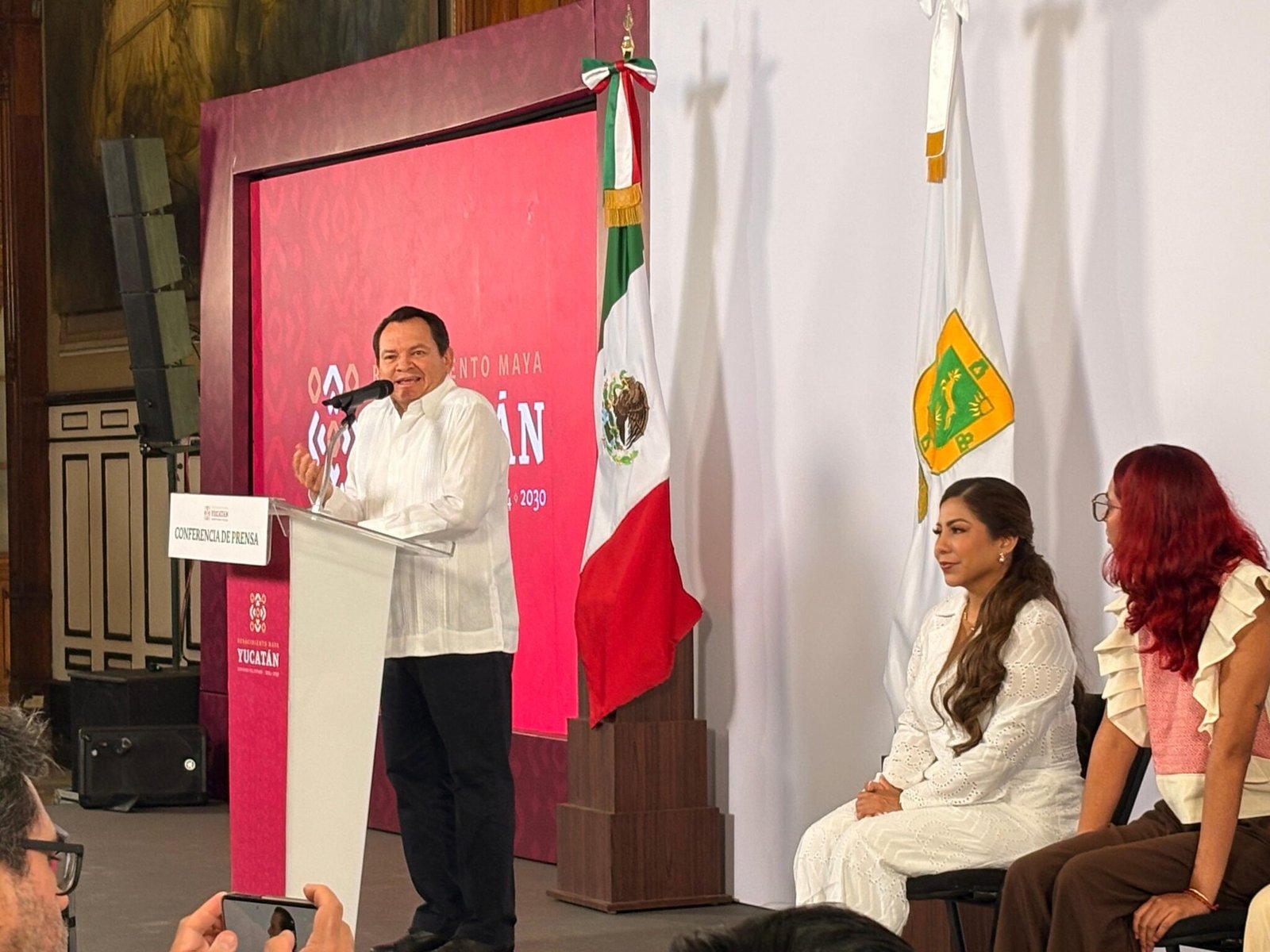 Joaquín Díaz Mena niega que su esposa Wendy Méndez tenga aspiraciones políticas