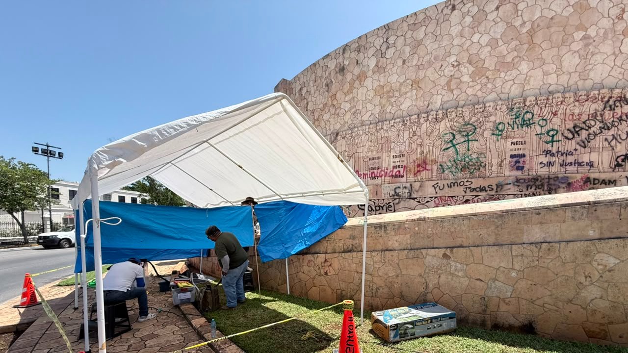 Va lenta la restauración del Monumento a la Patria tras las pintas del 8M 2026