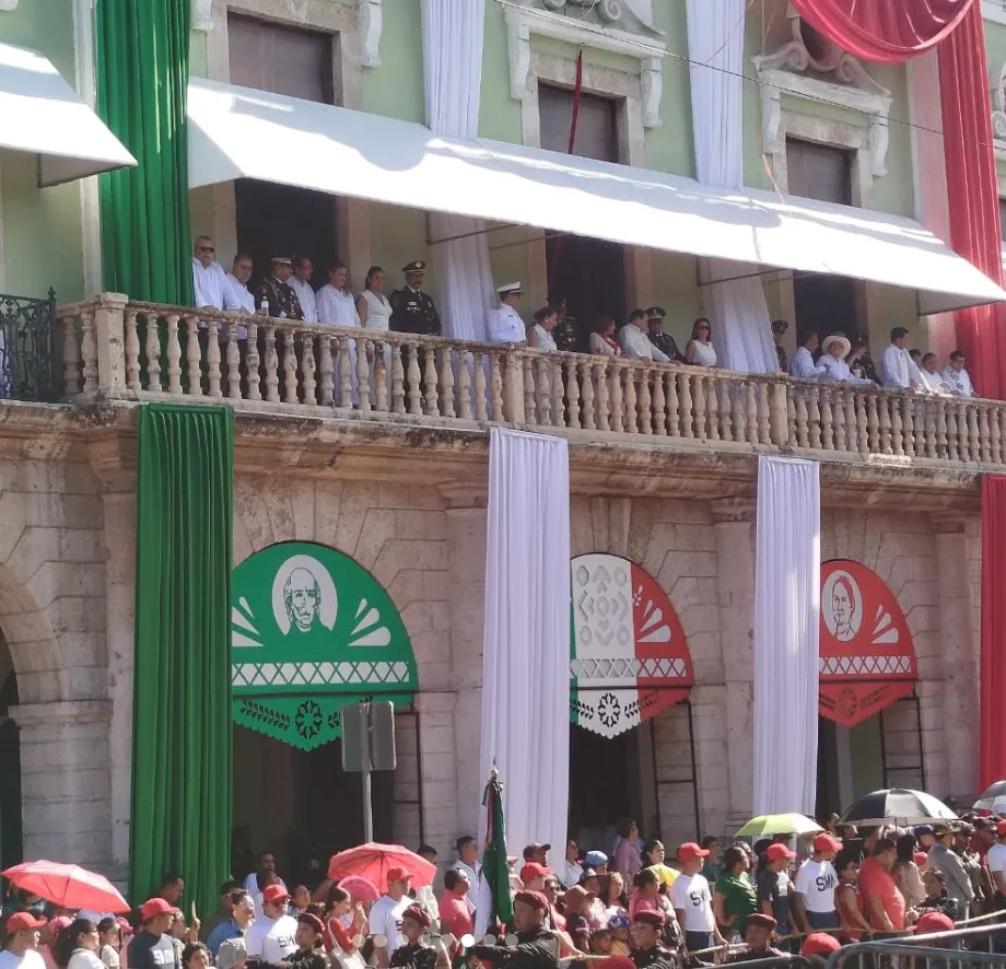 Desfile del 16 de septiembre llena de color y tradición las calles de Mérida