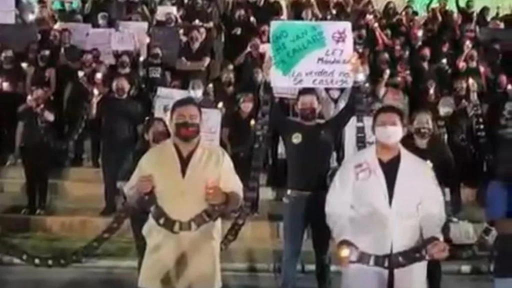 Trabajadores del IMSS en Yucatán realizan marcha del silencio por falta de insumos